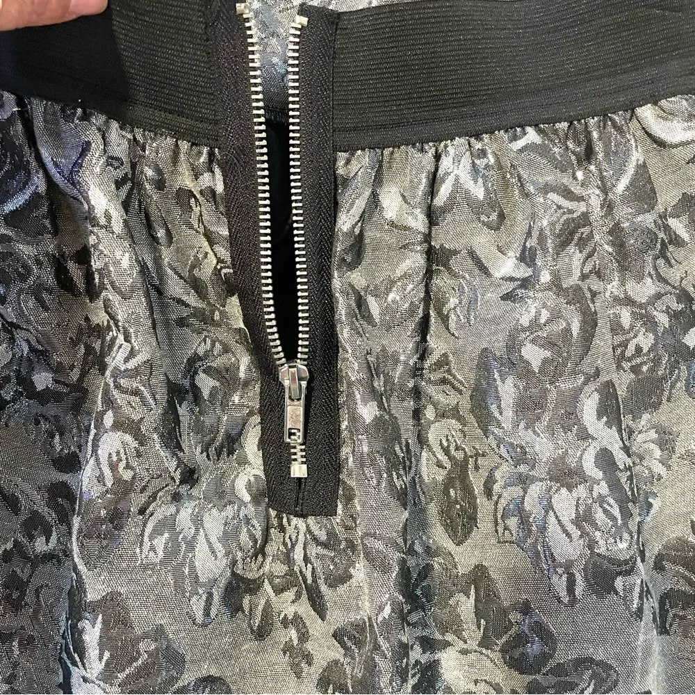 CHARLOTTE RUSSE Y2K Metallic Silver Mini Skirt Pockets Vintage SZ M EUC